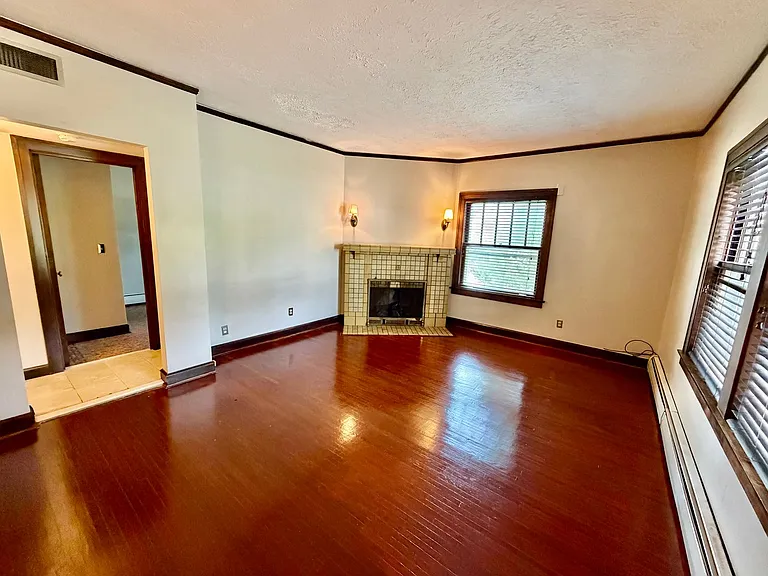 801 McLean — Photo 7