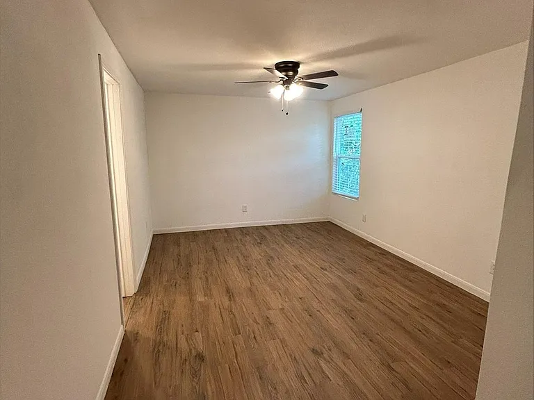 705 E Jones St — Photo 4