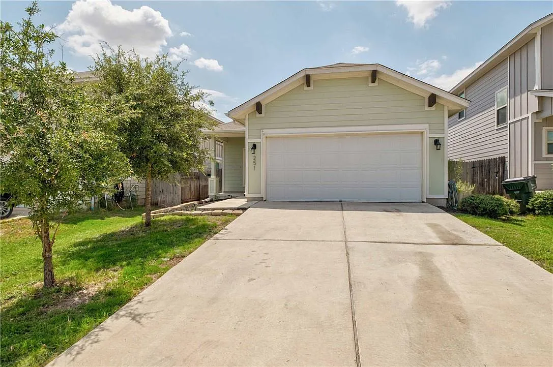 3 bed, 2.0 bath, 1312 sqft, $1,795 — Photo 2