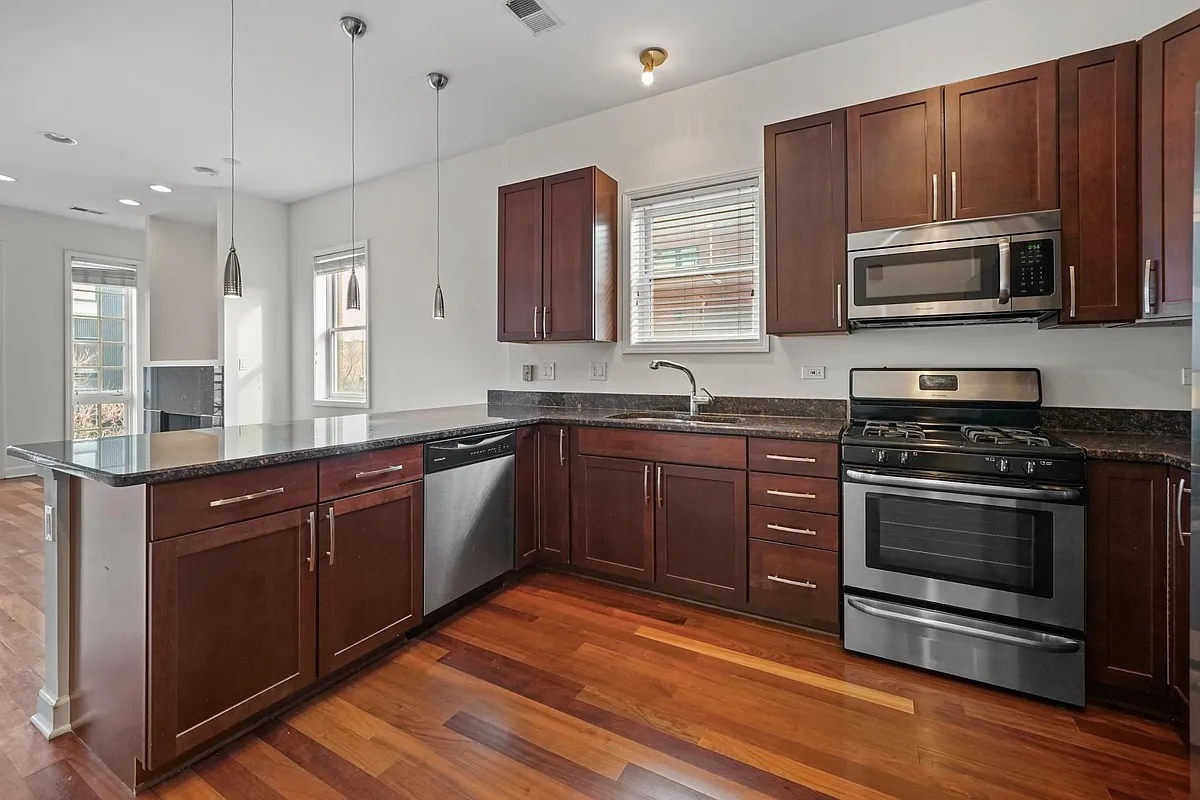 Building Photo - 1314 N Wicker Park Ave