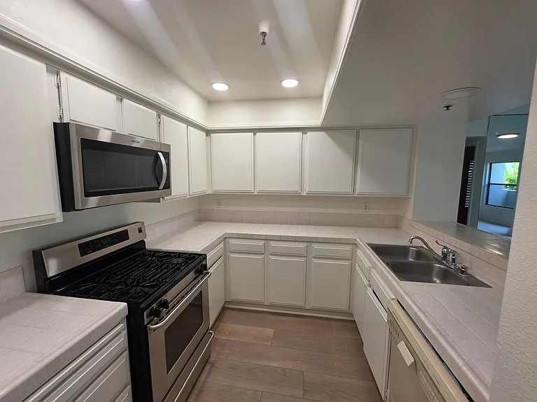 280 Cagney Ln #216 — Photo 7