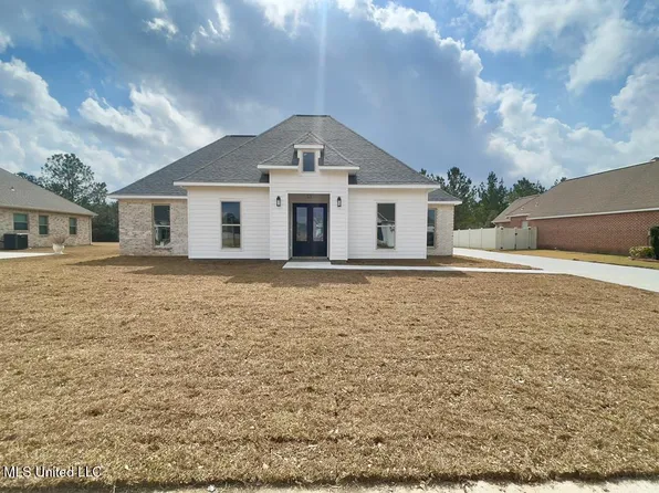 627 Deason Dr, Picayune, MS 39466