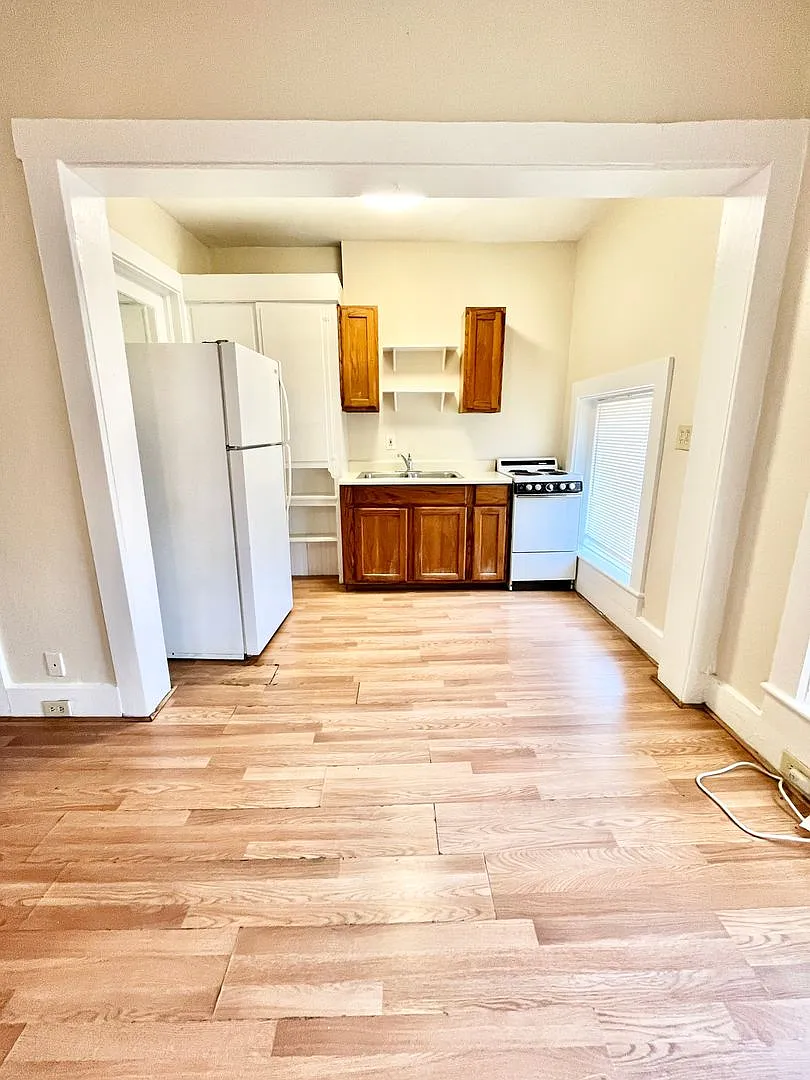1128 S. 3rd — Photo 3