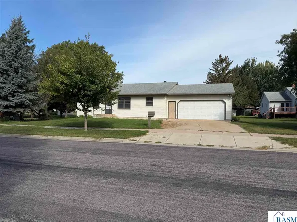 1212 2nd St N, New Ulm, MN 56073