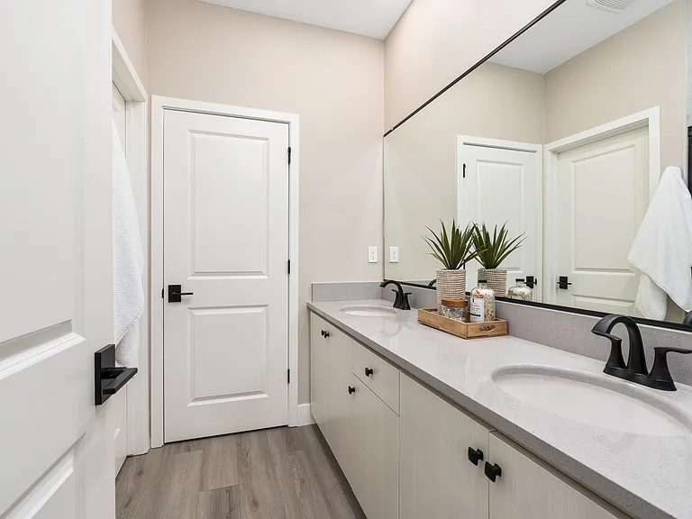 The Palms Luxury Condominiums — Photo 46