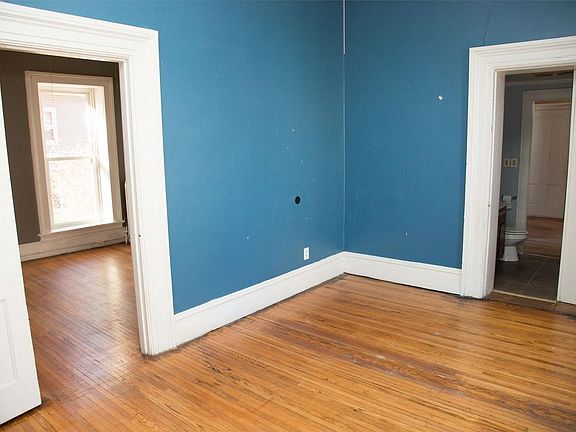 5th image of 755 1/2 University Ave