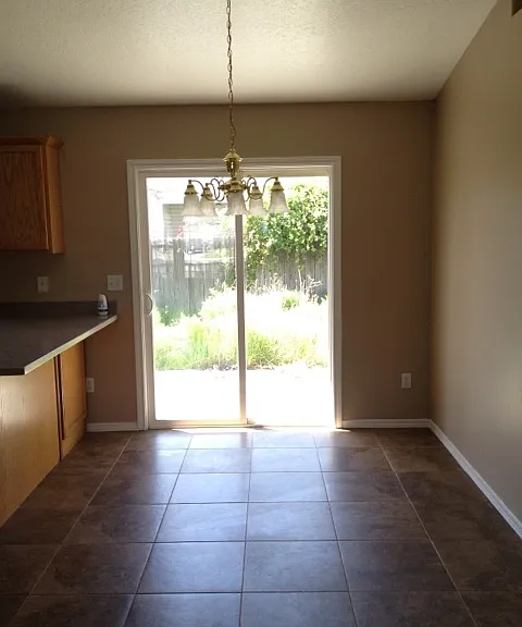 263 N Sunbird Ave — Photo 3