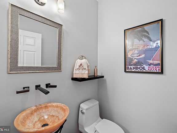 4th image of 5024 Waple Ln