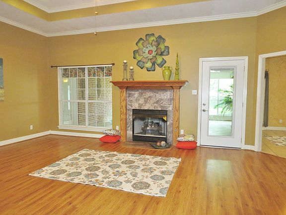 3rd image of 11 Windmere Dr
