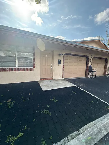 1984 SW 28th Ln #A Photo 1