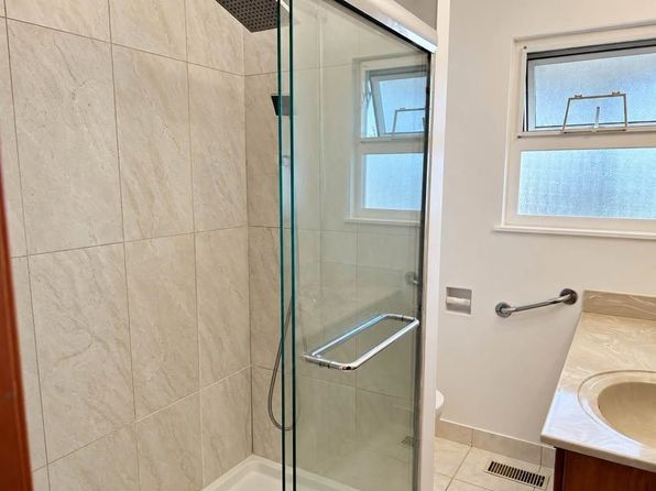 4 bedroom rental in Vancouver — photo 9