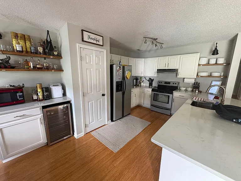 10021 Bellflower Way — Photo 2