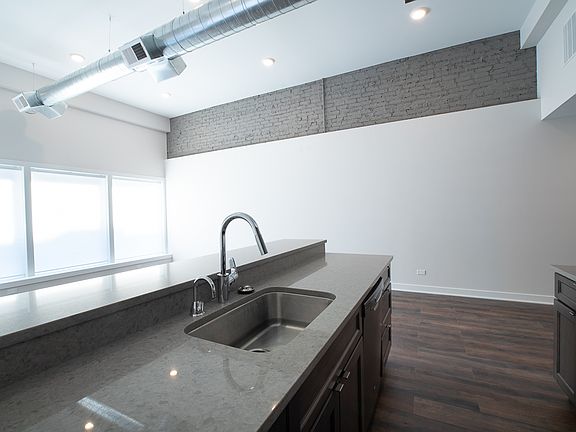 5th image of 1900 W Foster Ave #1E