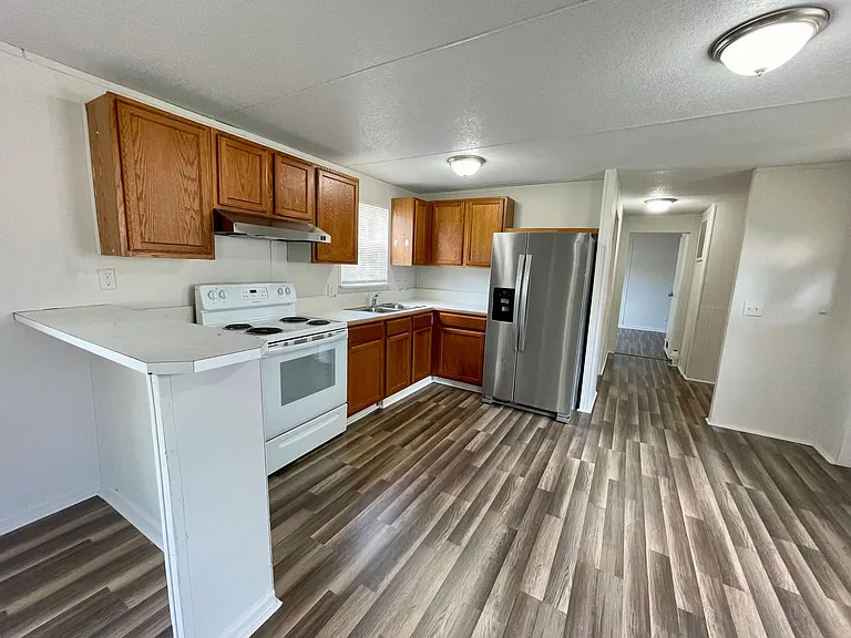 12410 Phillips Ln — Photo 5