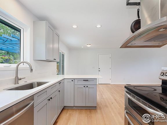 5th image of 324 Peerless St