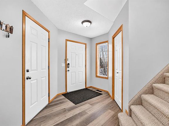 3rd image of 140 E Everstone Way SW