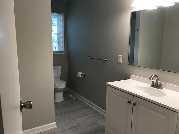 5th image of 3066 N Lookout St