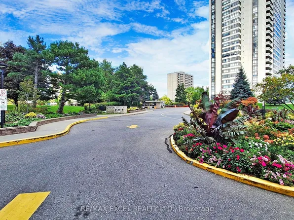3303 Don Mills Rd #1402, Toronto, ON M2J 4T6