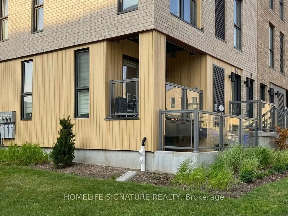 16 Urbane Blvd