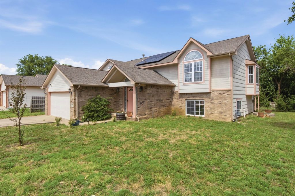 1942 S Chateau St, Wichita, KS - View 2