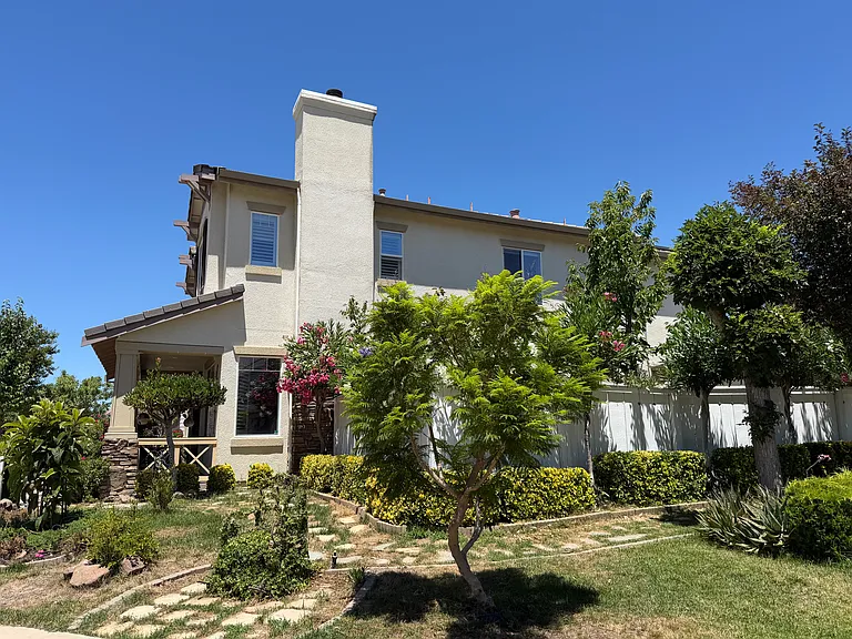 1682 Prima Dr — Photo 2
