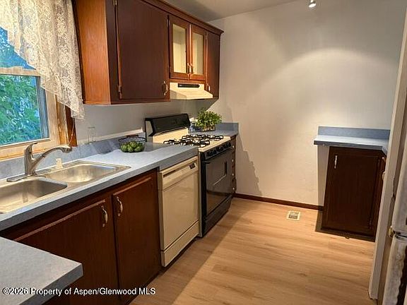 3rd image of 100 James Cir