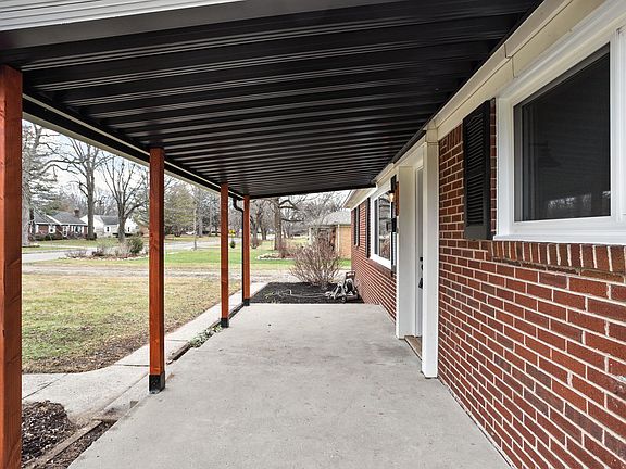 3rd image of 6130 N Dearborn St