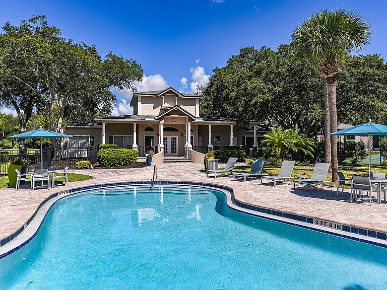 Pool & Clubhouse