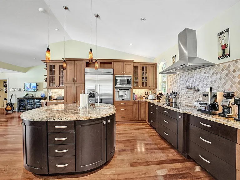 22180 Woodset Ln — Photo 58
