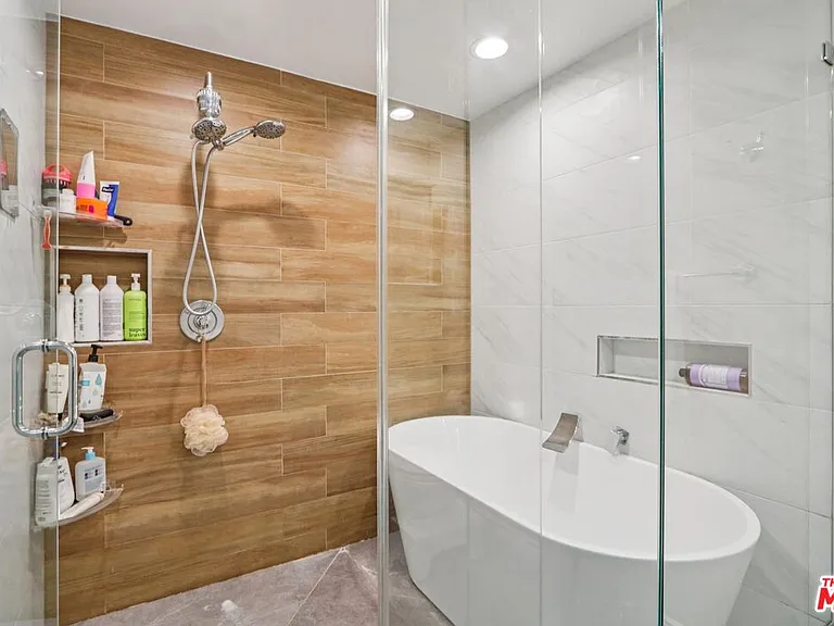 5139 Balboa Blvd #2 — Photo 20