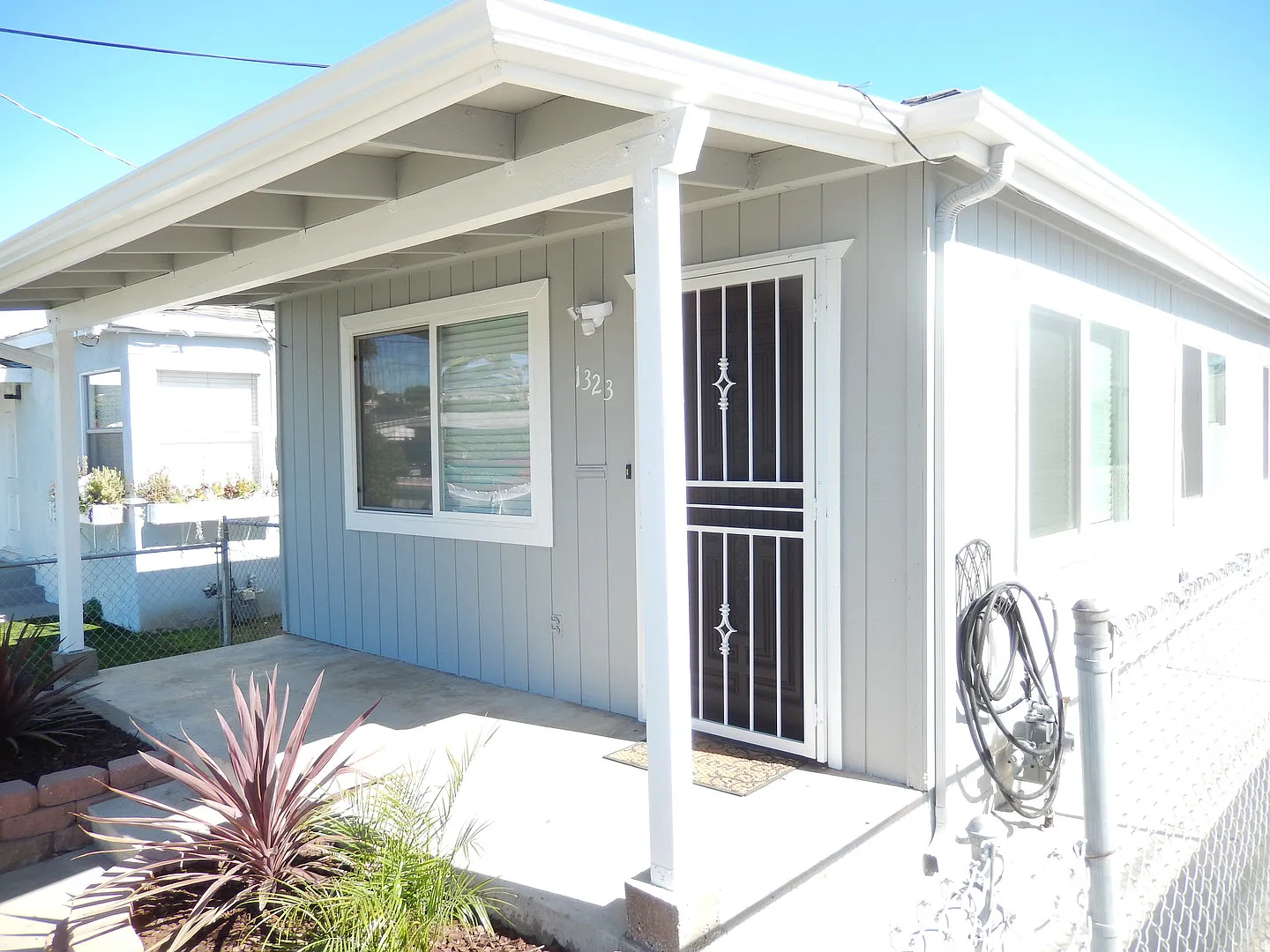 Completely Remodeled 2 Bedroom in the Heart of Bay Park!! — Photo 2