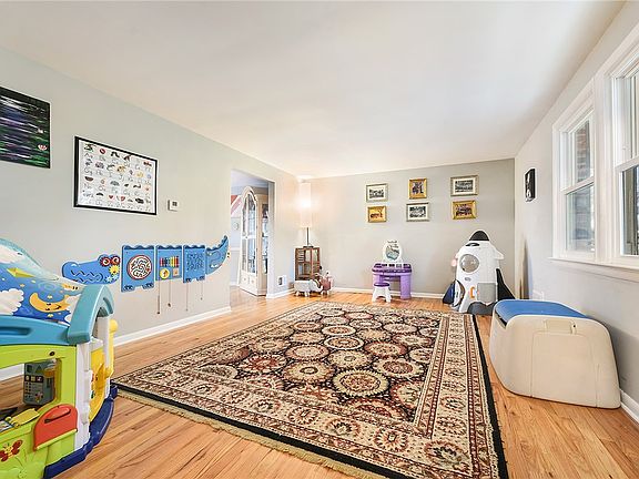3rd image of 4007 Benden Cir
