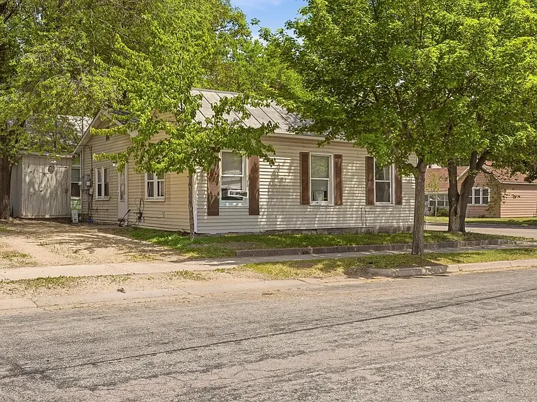 303 Rose St — Photo 10