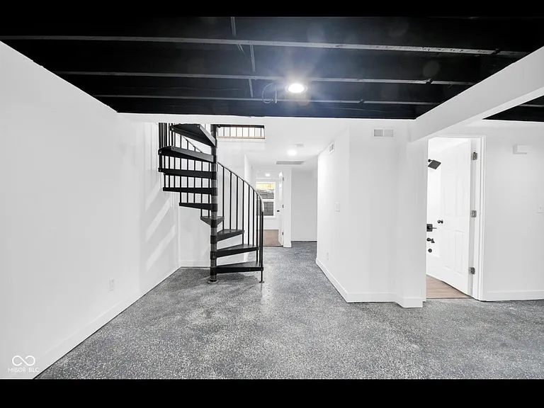 1555 N Dearborn St — Photo 13