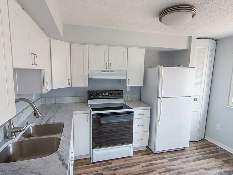 7821 White Cliff Ter — Photo 6
