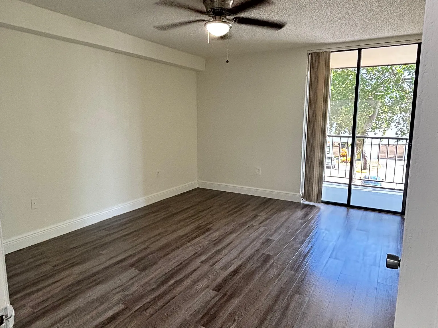 1 bed, 850 sqft, $1,740 — Photo 2