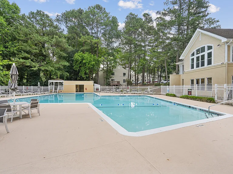 Regency Park Apartment Homes — Photo 42