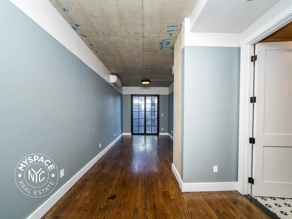 187 Kent Ave #403