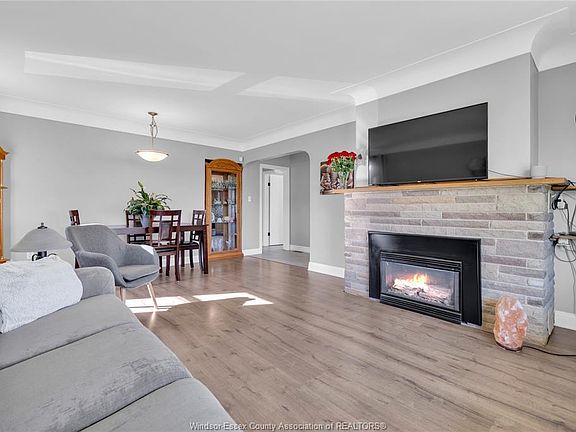 5th image of 42 Grace Ave