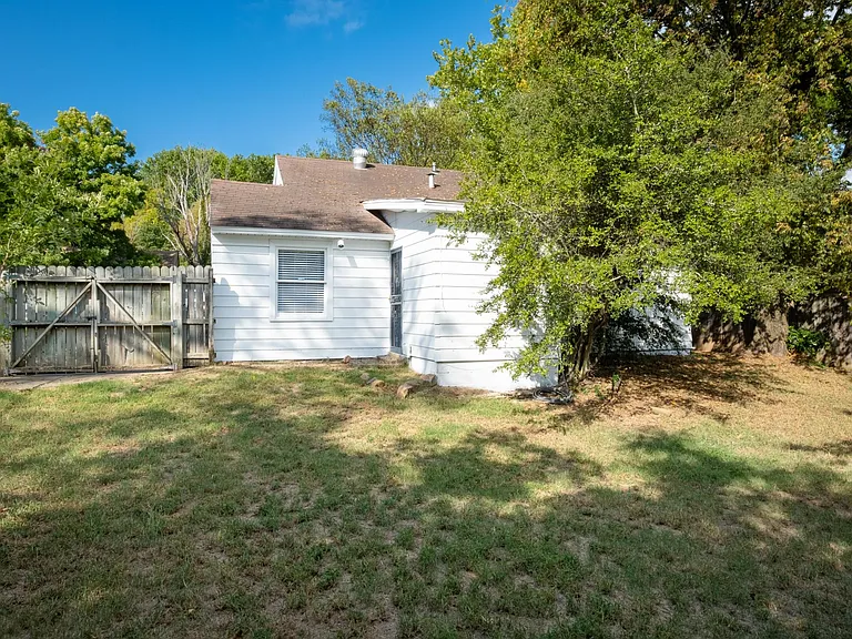 1808 Iris St — Photo 25