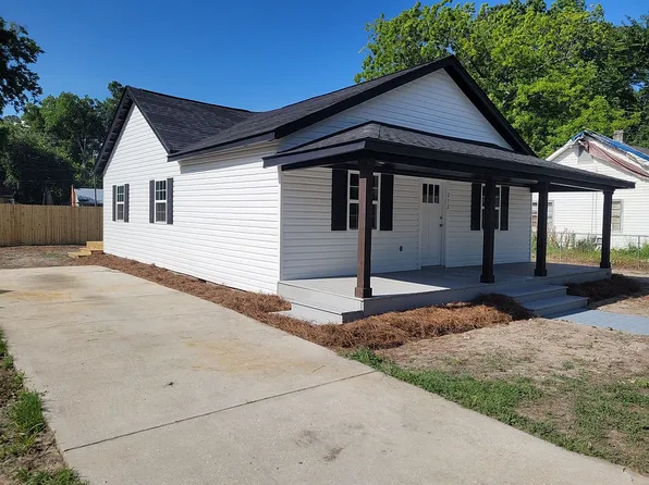 212 W James St, Mullins, SC 29574