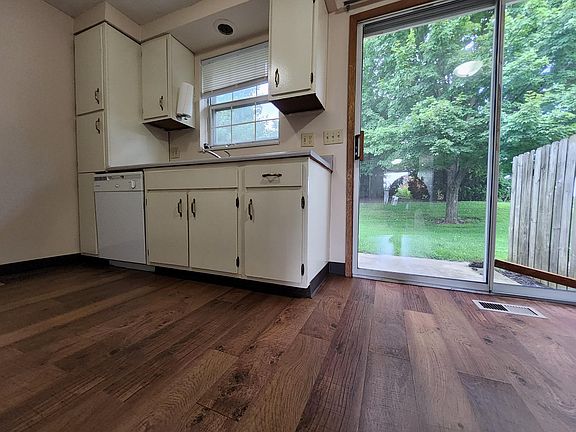 2nd image of 1668 Colonial Dr