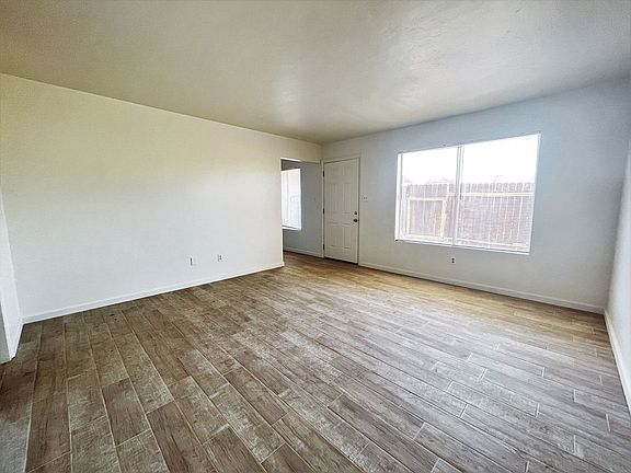 2nd image of 2711 Hollyhock Ln #B