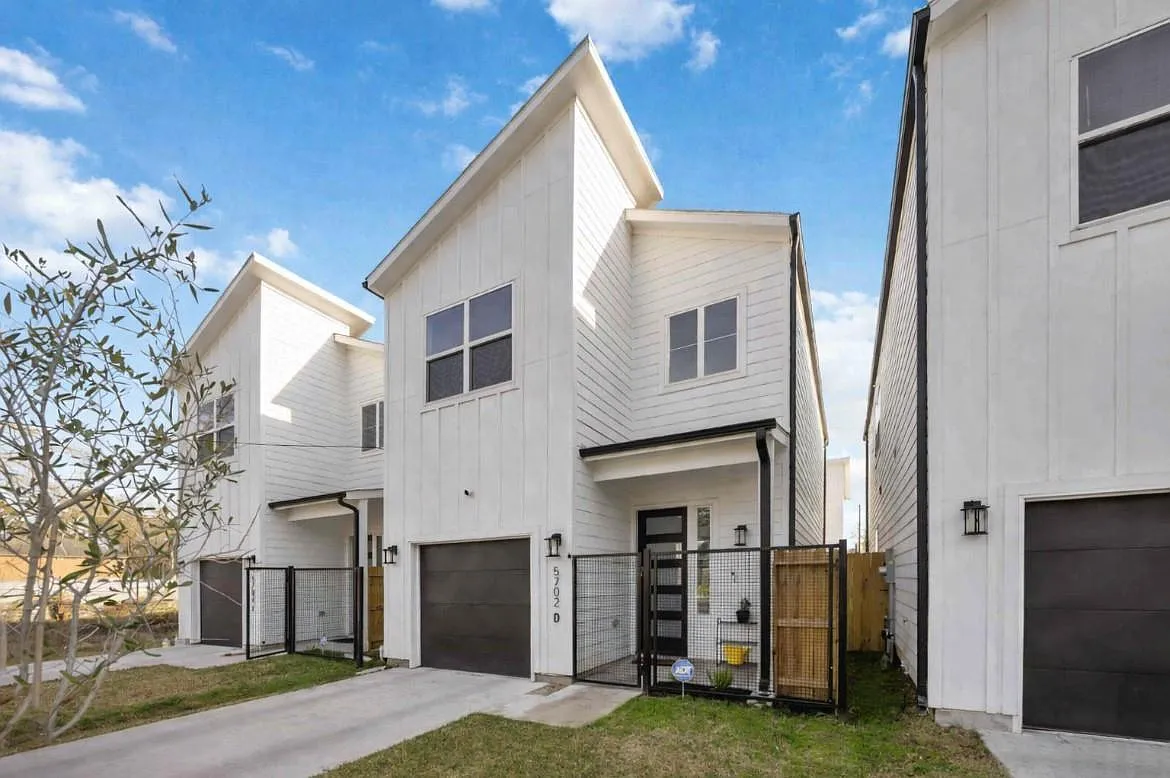 3 bed, 2.5 bath, 1488 sqft, $2,025 — Photo 1
