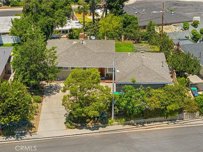 1033 S Isabella Ave — Photo 48