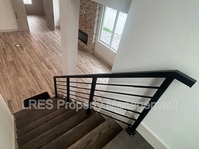 722 Ellwood Ave — Photo 21