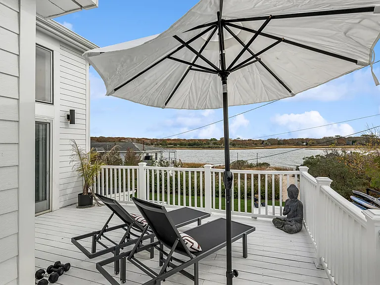114 Little Neck Rd — Photo 27