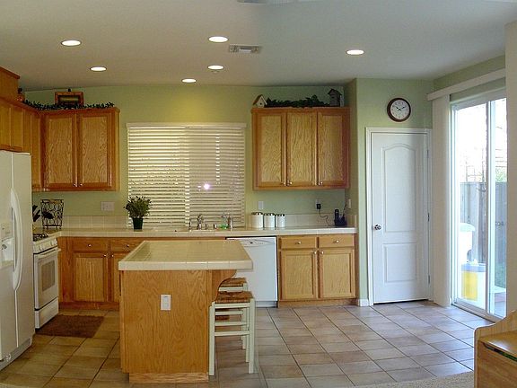 4th image of 636 Woodard Dr