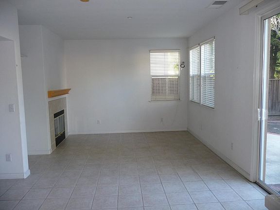5th image of 515 E Duane Ave