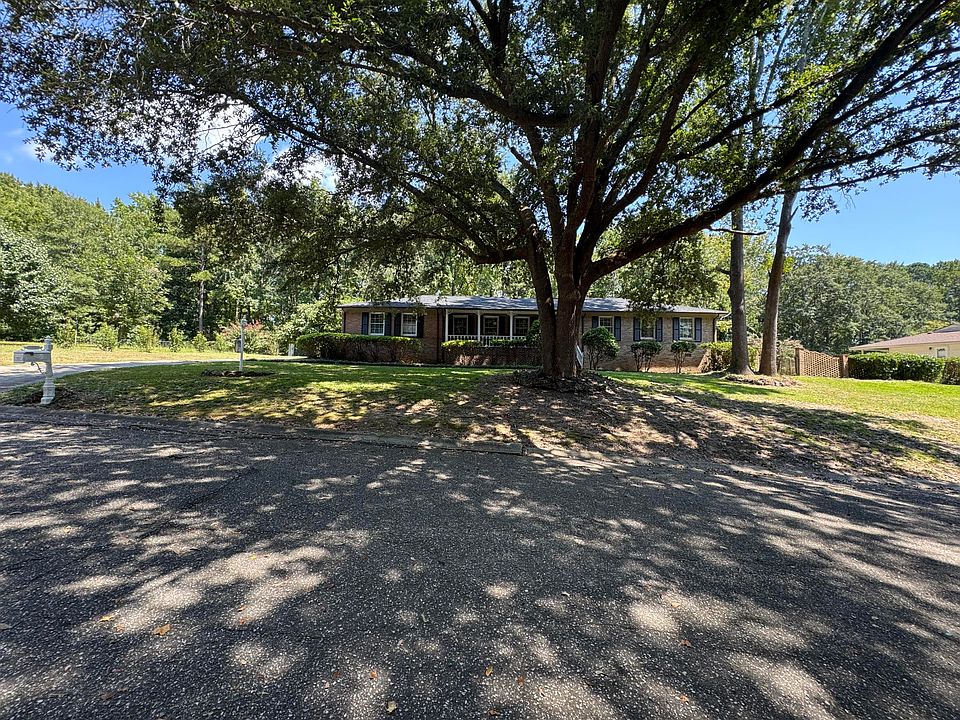 1st image of 2585 Redwood Dr